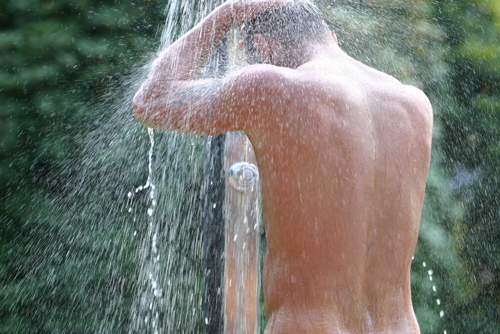 After a bath with soda, the man should take a cool shower. 